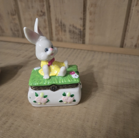 Bunny Hinged Trinket Boxes- Set of Two - Picture 10 of 16